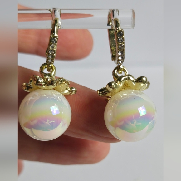 Elegant Gold and White Fuax Pearl Drop Earrings - Picture 12 of 16